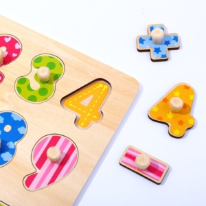 Tooky Toy medinė formų dėlionė "Skaičiai"