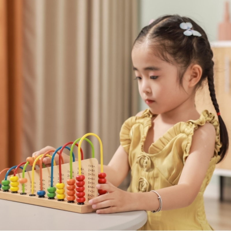Viga Montessori medinis abakasas su spalvotais karoliukais