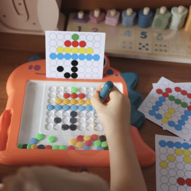 Magnetinė lenta vaikams nuo 3 metų „Dinozauras“, raudona