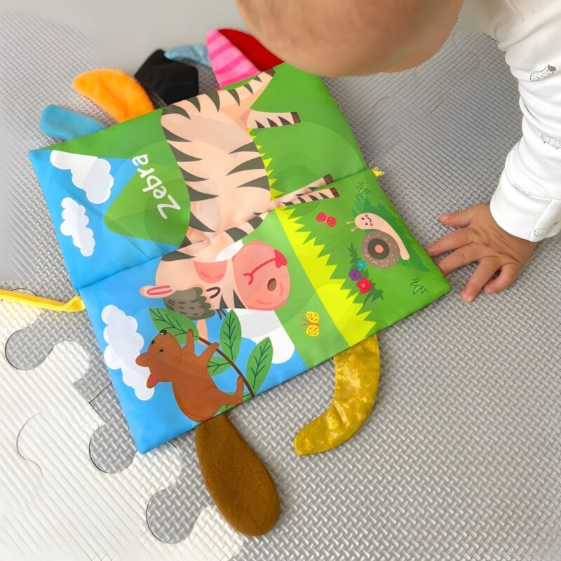 Minkšta knygelė kūdikiams nuo gimimo „Gyvūnai“ – Woopie Baby