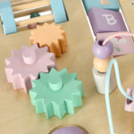 Lulilo medinis montessori manipuliacinis veiklos stalas, rožinis