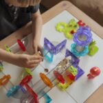 Magnetinis konstruktorius su kamuoliukų trasa "Gyvūnų rojus" (104el.)