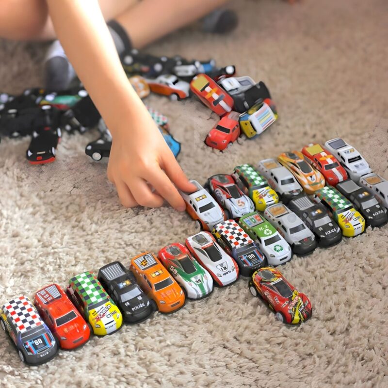 Lenktyninių automobilių komplektas vaikams (50 vnt.)