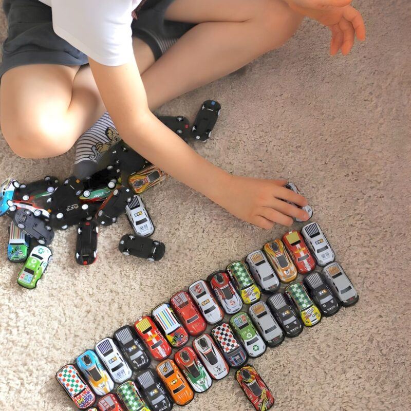 Lenktyninių automobilių komplektas vaikams (50 vnt.)