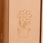 Medinis vaikų namelis su magnetine lenta ir stalu