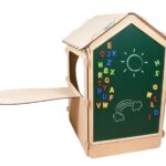 Medinis vaikų namelis su magnetine lenta ir stalu