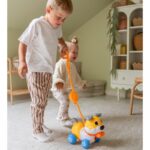 Interaktyvus stumdukas šuniukas su rankenėle „Draugystės žingsniai“ 2in1