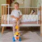 Interaktyvus stumdukas šuniukas su rankenėle „Draugystės žingsniai“ 2in1