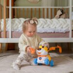 Interaktyvus stumdukas šuniukas su rankenėle „Draugystės žingsniai“ 2in1