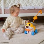 Interaktyvus stumdukas šuniukas su rankenėle „Draugystės žingsniai“ 2in1