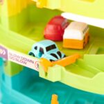 Automobilių trasa su garažu, elektriniu liftu ir 8 automobiliais