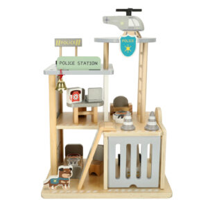 Medinė 3 aukštų policijos nuovada su priedais