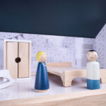 Medinis lėlių namelis su baldais 80cm, baltai pilkas