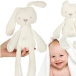 Pliušinis žaislas - migdukas „Triušiukas talismanas“ kūdikiams