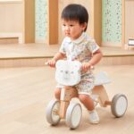 Medinis keturratis su minkštais ratais, baltas