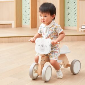 Medinis keturratis vaikams su minkštais ratais, nuo 12 mėn.