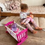 Lėlė - kūdikis su lopšiu ir maitinimo rinkiniu