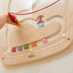 VIGA medinė sensorinė manipuliavimo lenta  vaikams