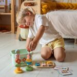 Medinė Montessori dėlionė „Mano sodas“ 5in1 vaikams