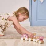 Medinis traukinukas su kaladėlėmis (17 det.), rožinis