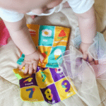 Edukacinė sensorinė skrynelė „Pirmoji servetėlių dėžutė“