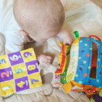 Edukacinė sensorinė skrynelė „Pirmoji servetėlių dėžutė“