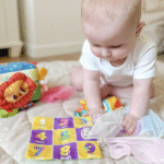 Edukacinė sensorinė skrynelė „Pirmoji servetėlių dėžutė“