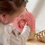 Nešiojama žaislinė kuprinė „Triušiukų ūkis“ vaikams