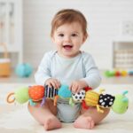 Pliušinis sensorinis kontrastinis žaislas „Vikšras“ kūdikiam