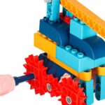 Spalvotas kaladėlių konstruktorius su varikliu vaikams