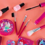 Makiažo rinkinys mergaitėms su lagaminu ir priedais