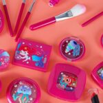 Makiažo rinkinys mergaitėms su lagaminu ir priedais