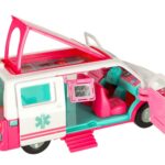 Mobilus greitosios pagalbos automobilis su priedais vaikams