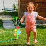 Vaikiškas vandens purkštuvas „Gėlė“ – vasaros pramogoms.