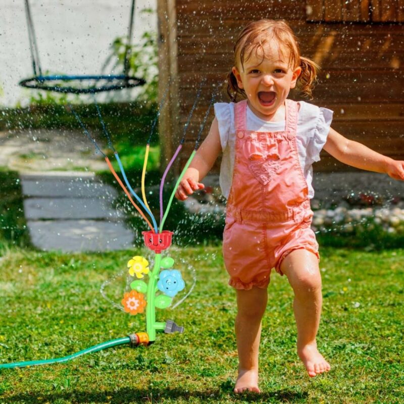 Vaikiškas vandens purkštuvas „Gėlė“ – vasaros pramogoms.