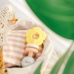 Medinis barškutis – kramtukas „Gėlytė“ kūdikiams