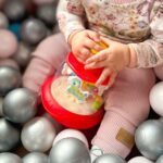 Besisukanti karuselė vaikams "Arkliukai", raudona