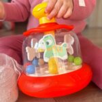 Besisukanti karuselė vaikams "Arkliukai", raudona