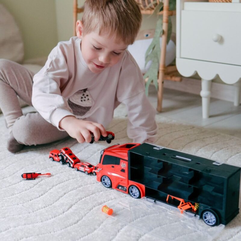 Sunkvežimio-transporterio rinkinys su gaisrinės automobiliai