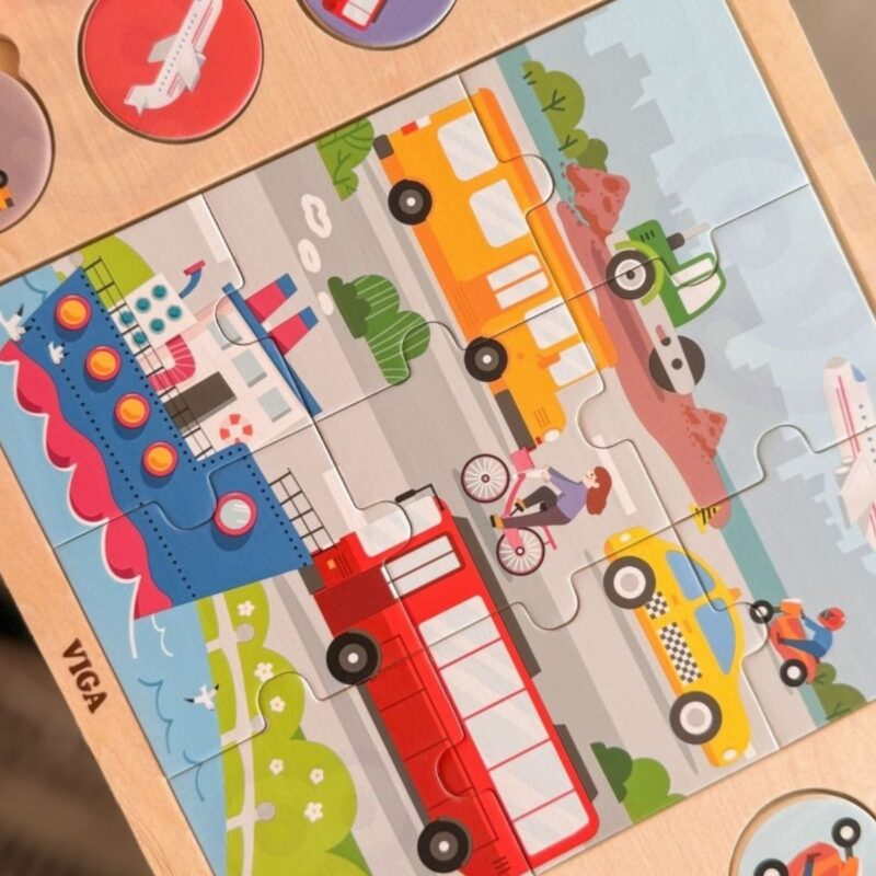 Medinė dėlionė vaikams „Atspėk šešėlį: Transportas“ – Viga