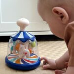 Besisukanti karuselė kūdikiams "Arkliukai" – Woopie Baby