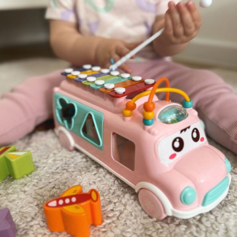 Muzikinis formų rūšiavimo autobusas su ksilofonu vaikams