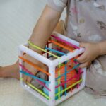 Sensorinis rūšiavimo kubas vaikams – Woopie Baby