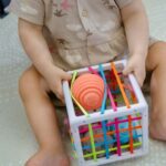 Sensorinis rūšiavimo kubas vaikams – Woopie Baby