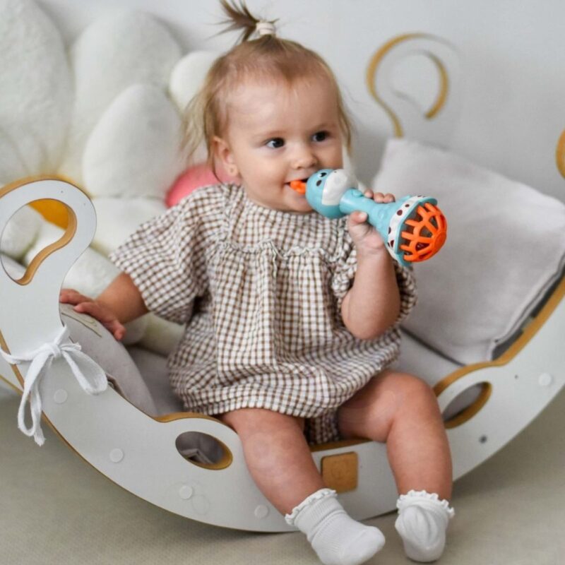Muzikinis barškutis kūdikiams „Žirafa“ – Woopie Baby
